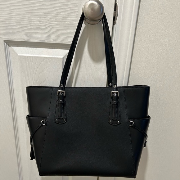 Michael Kors medium leather a tech friendly bag black studs nice condition - Picture 2 of 8